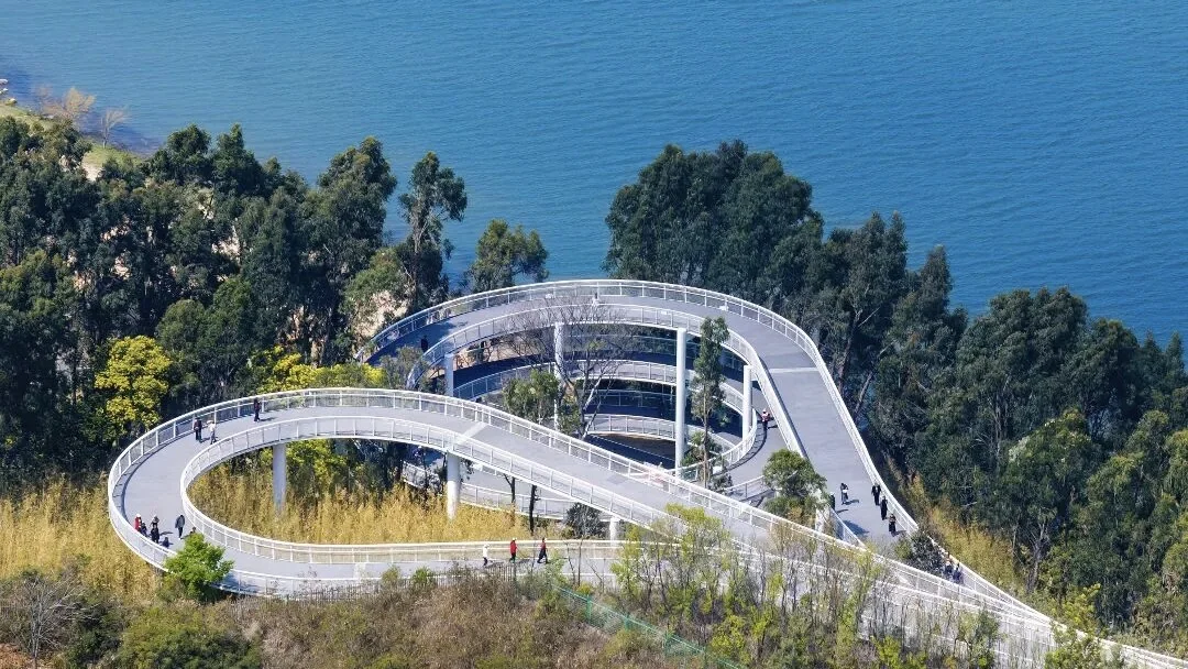 Dian Lake shore greenway